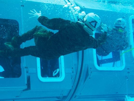 Helikopter Under Water Emergency Training (HUET)